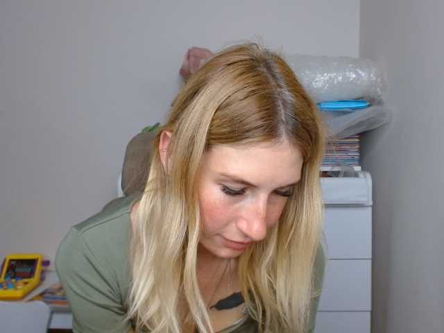 LunaVibe-V live cam on BongaCams