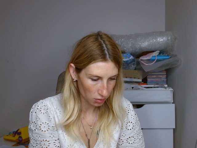LunaVibe-V live cam on BongaCams