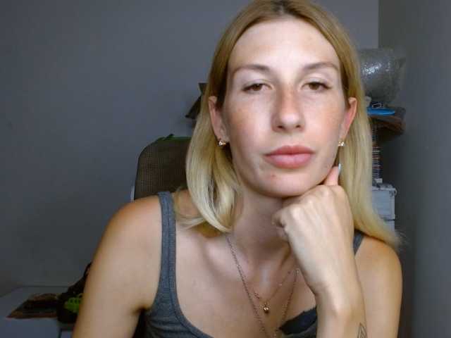 LunaVibe-V live cam on BongaCams