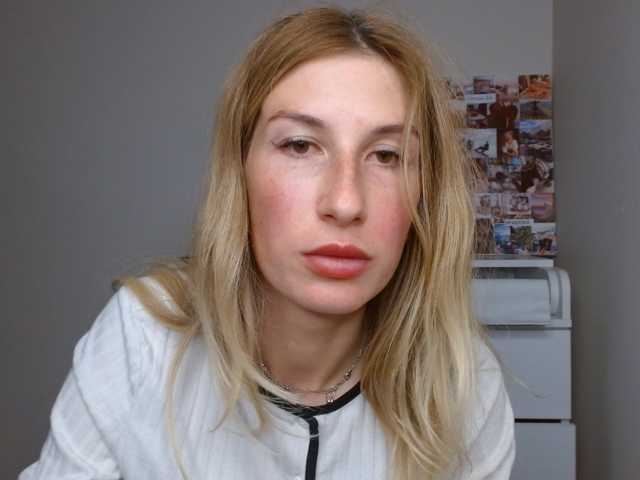 LunaVibe-V, live now on BongaCams