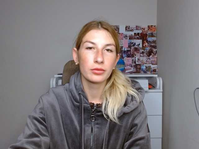 le modèle Rita_Atir est en webcam porno dans un show sur le site bongacams, il possède les tags suivants: White/Caucasian,Blonde,Shaved