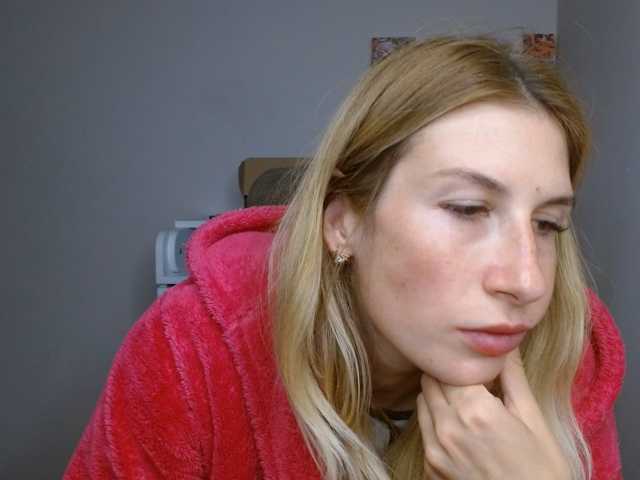 LunaVibe-V, live now on BongaCams