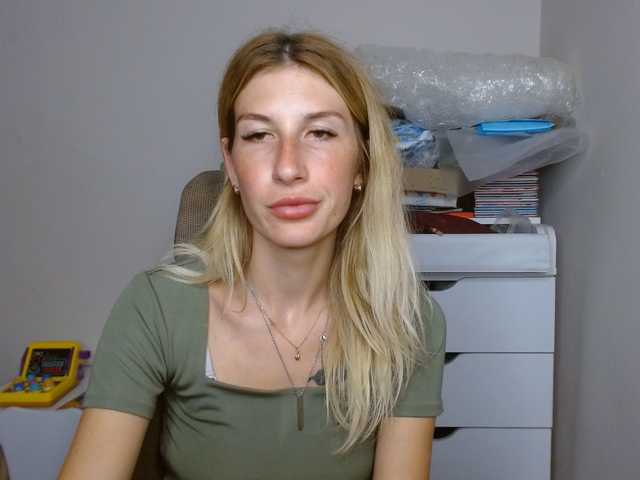 LunaVibe-V live cam on BongaCams