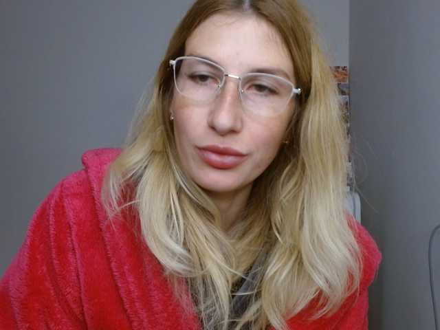 le modèle Rita_Atir est en webcam porno dans un show sur le site bongacams, il possède les tags suivants: White/Caucasian,Blonde,Shaved