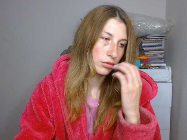 LunaVibe-V Live Cam and Statistics on UnifiedCams