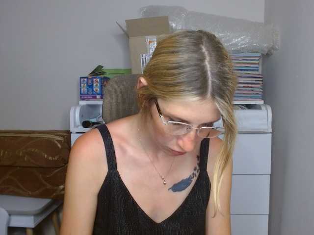LunaVibe-V live cam on BongaCams