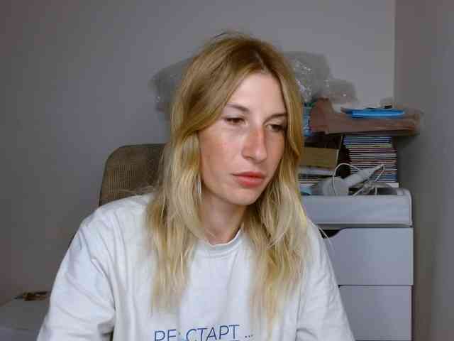 LunaVibe-V Live Webcam on BongaCams