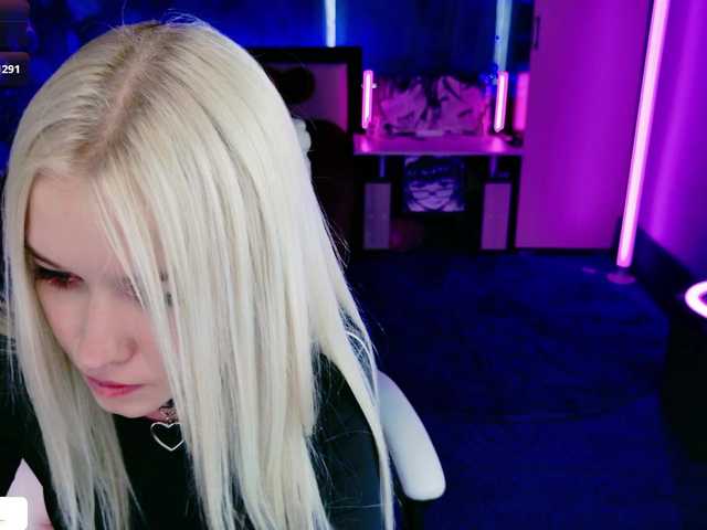 go to chat with NaomiHita
