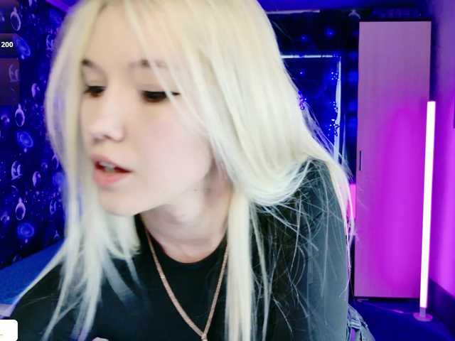 go to chat with NaomiHita