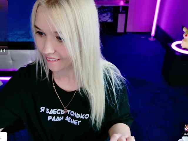 NaomiHita webcam