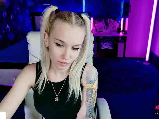 NaomiHita webcam
