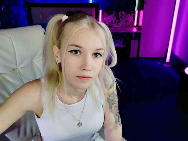 NaomiHita webcam