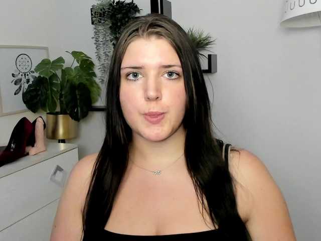 Miabrunette22 live cam on BongaCams