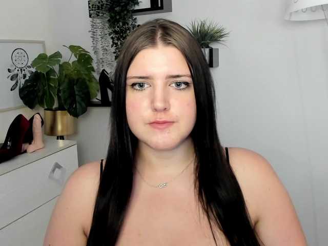 Miabrunette22 live cam on BongaCams