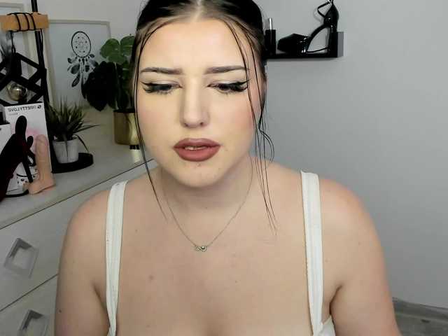 Miabrunette22's BongaCams show and profile