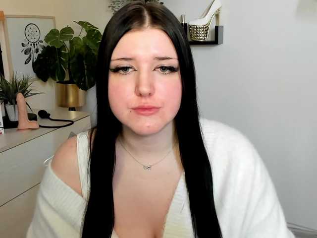 Miabrunette22's BongaCams show and profile