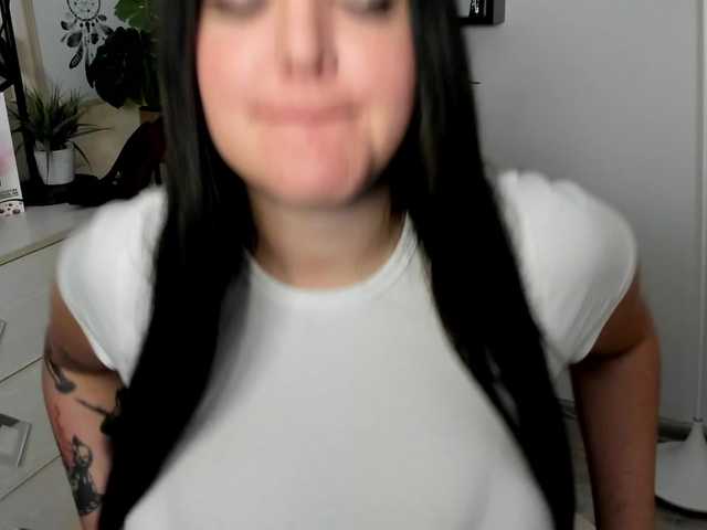 Miabrunette22 live cam on BongaCams
