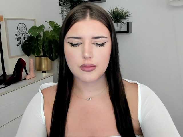 Miabrunette22 live cam on BongaCams