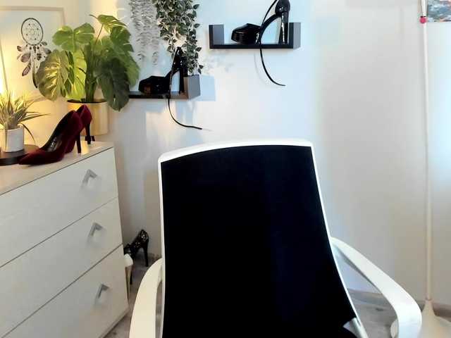 Miabrunette22 live cam on BongaCams