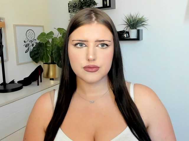 Miabrunette22 live cam on BongaCams