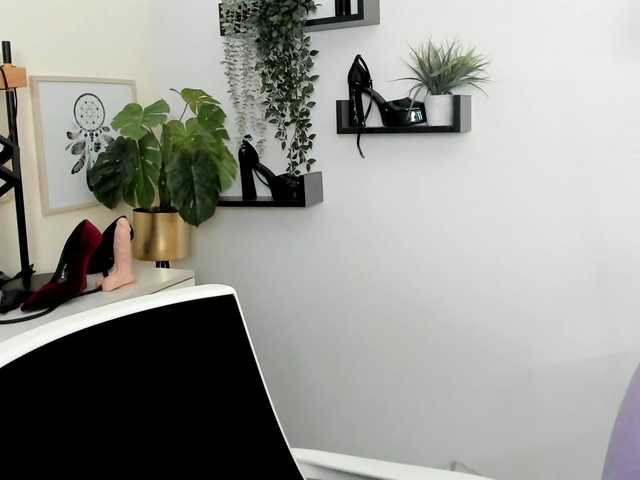 Miabrunette22 live cam on BongaCams