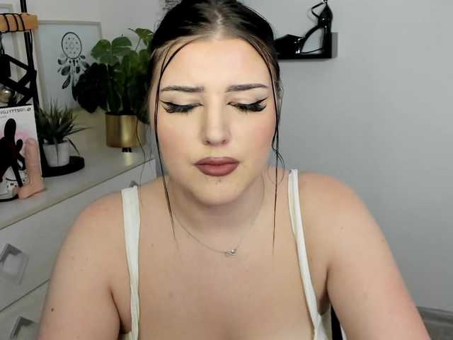 Miabrunette22's BongaCams show and profile