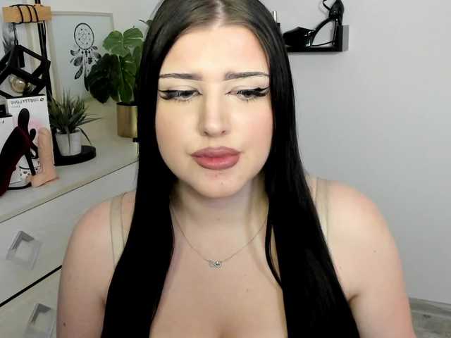 Miabrunette22's BongaCams show and profile