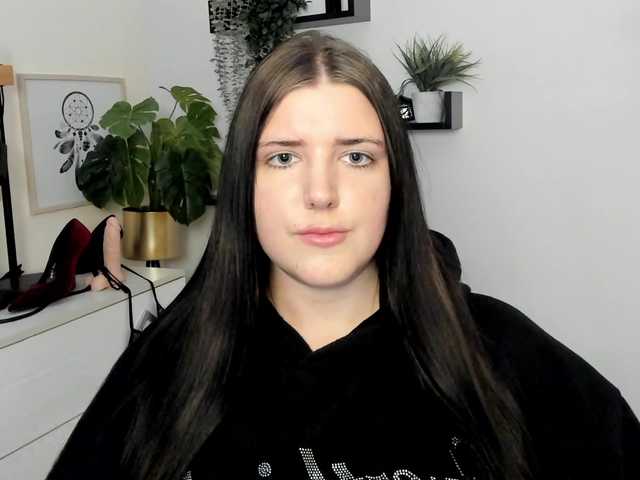 Miabrunette22 live cam on UnifiedCams