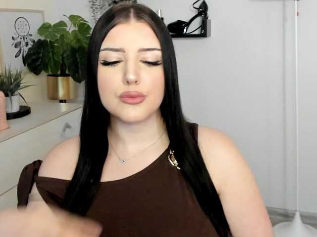 Miabrunette22
