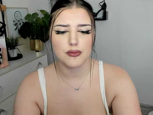 Miabrunette22's BongaCams show and profile