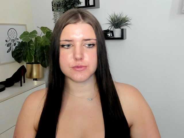 Miabrunette22 live cam on BongaCams
