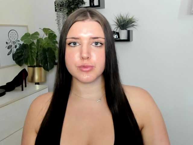 Miabrunette22 live cam on BongaCams