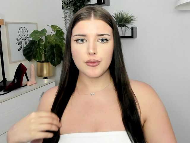 Miabrunette22 live cam on BongaCams