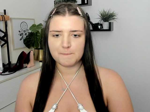 Miabrunette22 live cam on BongaCams