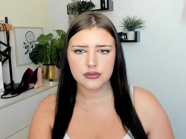 Miabrunette22 live cam on BongaCams