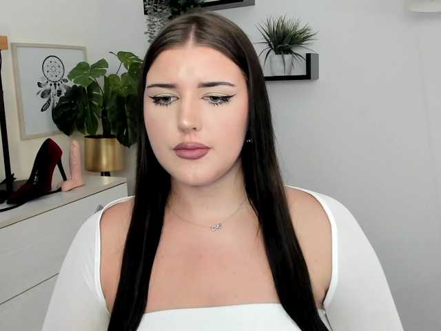 Miabrunette22 live cam on BongaCams
