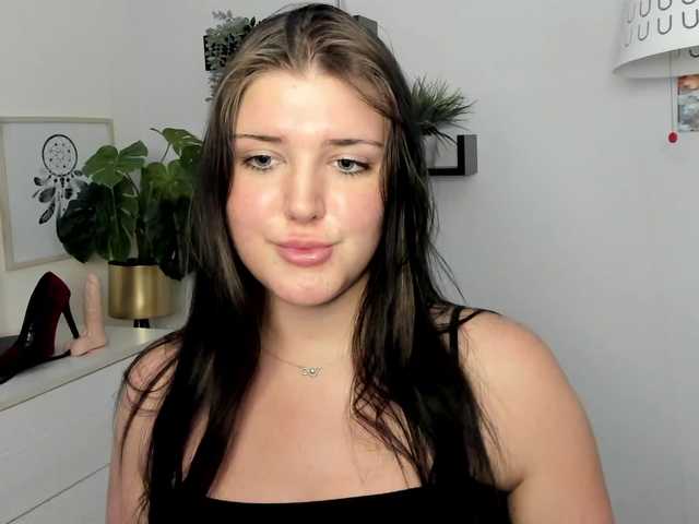Miabrunette22 live cam on BongaCams