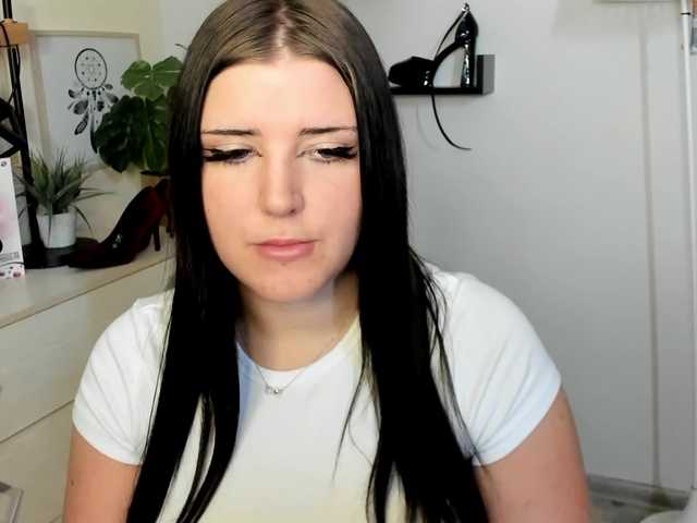 Miabrunette22 live cam on BongaCams