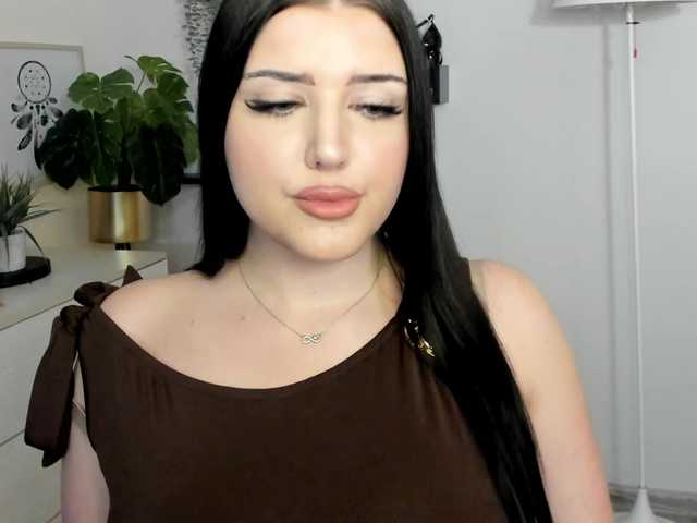 Miabrunette (Miabrunette22)
