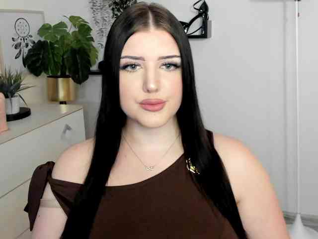Miabrunette22 webcam