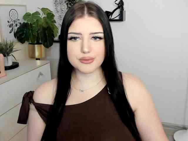 Miabrunette22 webcam