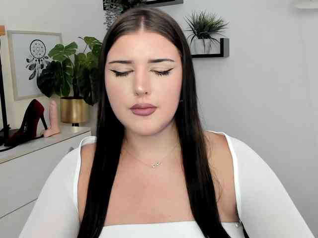 Miabrunette22