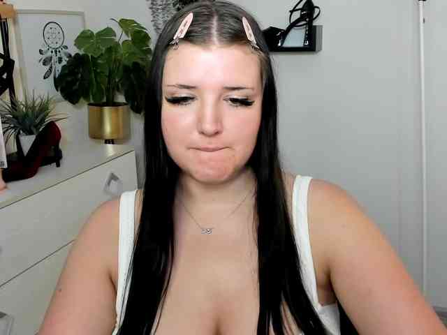 Miabrunette22