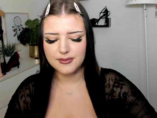 Miabrunette22 webcam