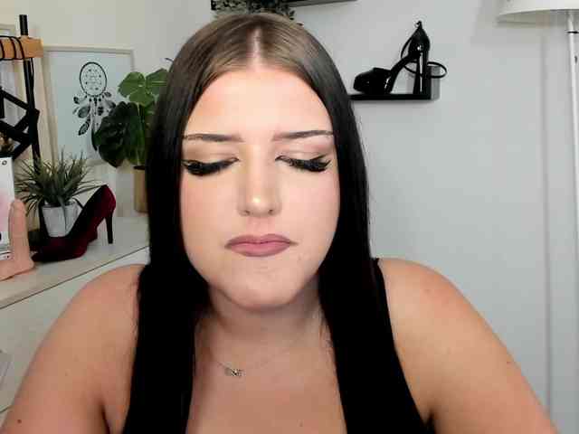 Miabrunette22