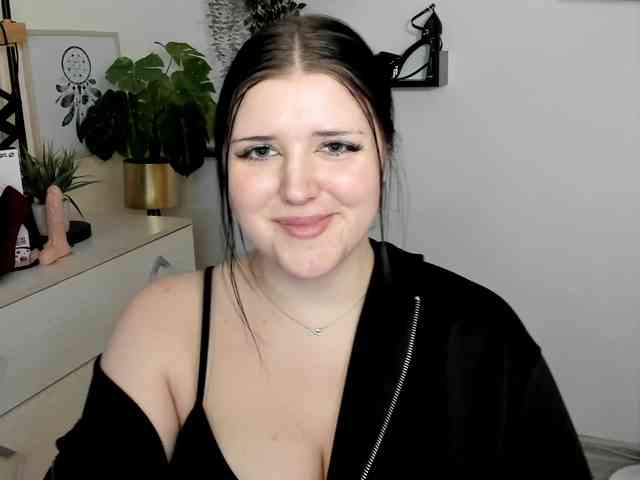 Miabrunette22 webcam