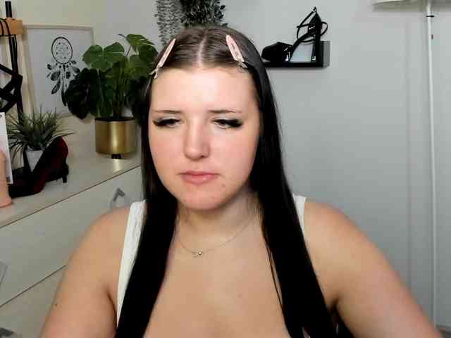 Miabrunette22