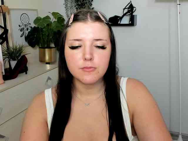 Miabrunette22