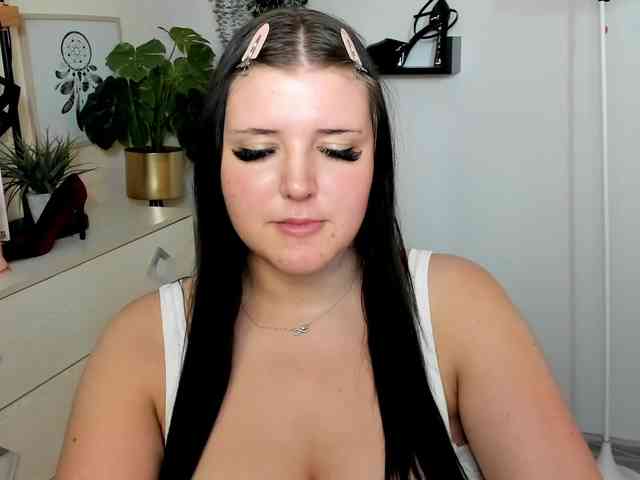 Miabrunette22
