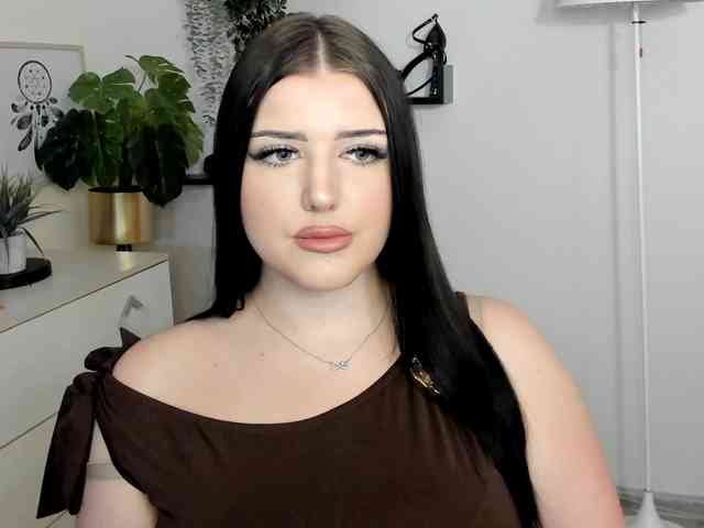 Miabrunette22 webcam